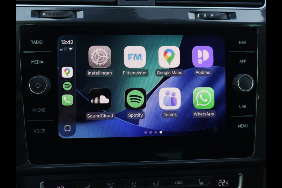 Volkswagen Golf 1.6 TDI 116 PK AUT. *1e EIGENAAR / BTW* + MASSAGE | CARPLAY | ADAPTIVE CRUISE | TREKHAAK | STOELVERW. | DAB