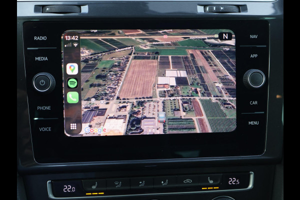 Volkswagen Golf 1.6 TDI 116 PK AUT. *1e EIGENAAR / BTW* + MASSAGE | CARPLAY | ADAPTIVE CRUISE | TREKHAAK | STOELVERW. | DAB