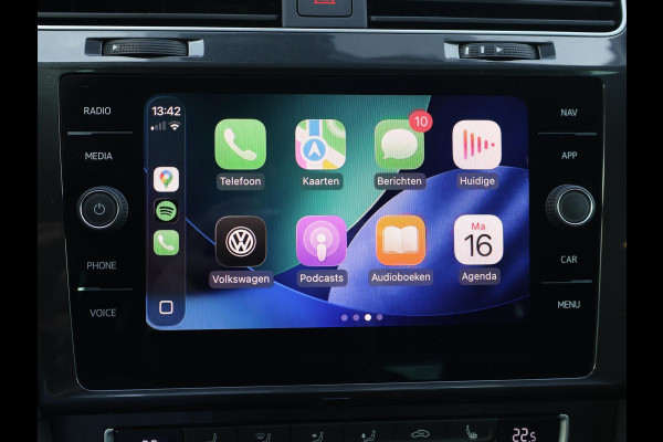 Volkswagen Golf 1.6 TDI 116 PK AUT. *1e EIGENAAR / BTW* + MASSAGE | CARPLAY | ADAPTIVE CRUISE | TREKHAAK | STOELVERW. | DAB