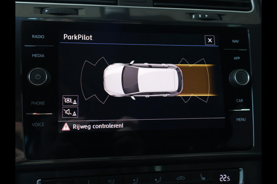 Volkswagen Golf 1.6 TDI 116 PK AUT. *1e EIGENAAR / BTW* + MASSAGE | CARPLAY | ADAPTIVE CRUISE | TREKHAAK | STOELVERW. | DAB