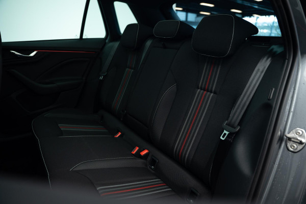 Škoda Kamiq 1.0 TSI Monte Carlo |Glazen Dak|Camera|ACC|Stoelverwarming|Stuurverwarming|Dodehoek|