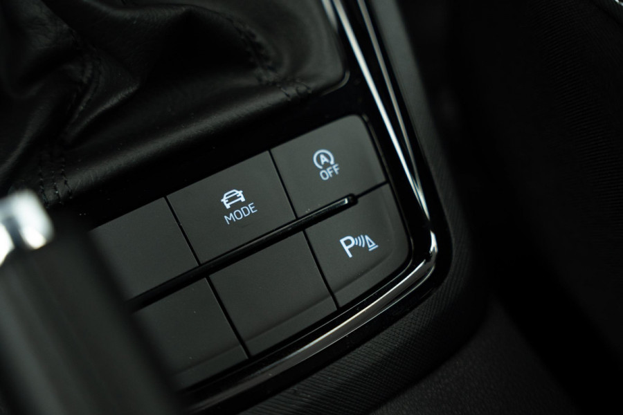 Škoda Kamiq 1.0 TSI Monte Carlo |Glazen Dak|Camera|ACC|Stoelverwarming|Stuurverwarming|Dodehoek|