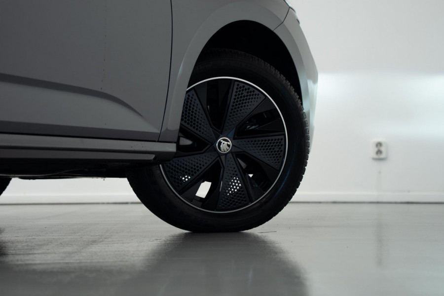 Škoda Kamiq 1.0 TSI Monte Carlo |Glazen Dak|Camera|ACC|Stoelverwarming|Stuurverwarming|Dodehoek|