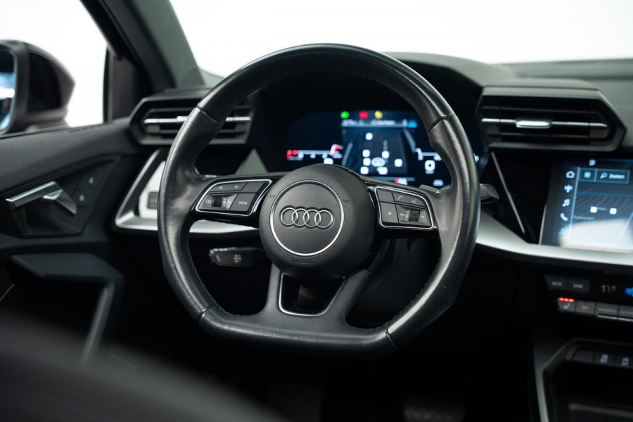 Audi A3 Sportback 30 TFSI S edition |Pano|Leder|Lane Assist|Stoelverwarming|