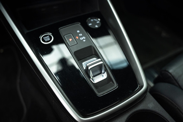 Audi A3 Sportback 30 TFSI S edition |Pano|Leder|Lane Assist|Stoelverwarming|