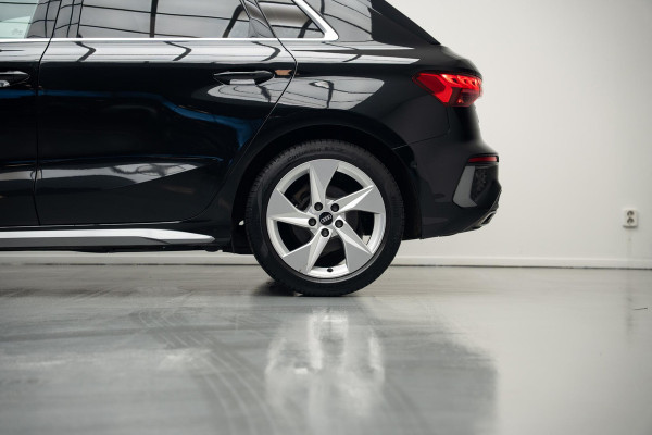 Audi A3 Sportback 30 TFSI S edition |Pano|Leder|Lane Assist|Stoelverwarming|