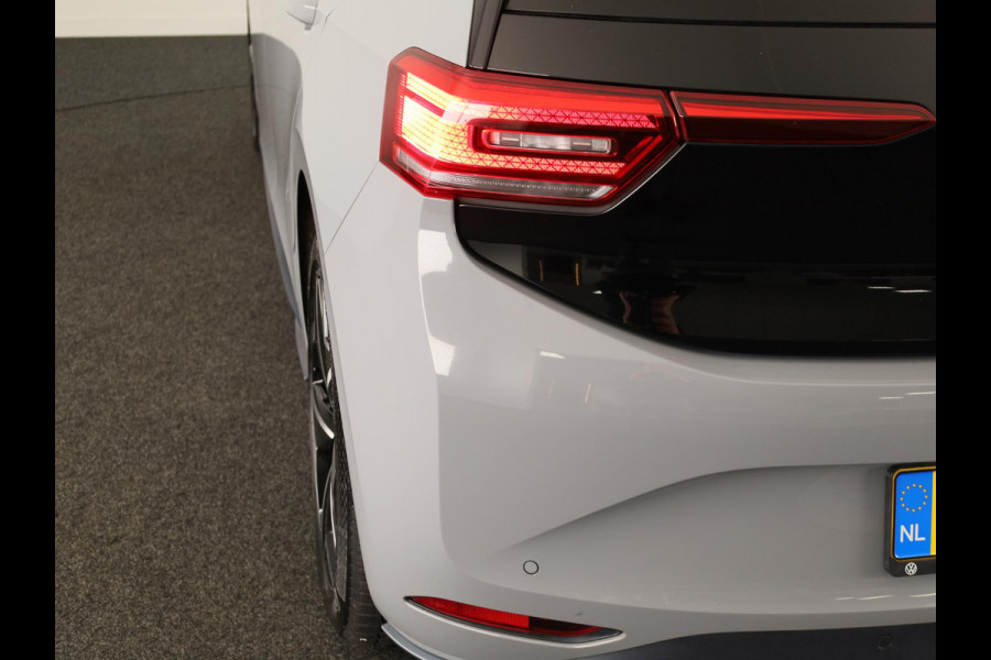 Volkswagen ID.3 First Plus 58 kWh | Navigatie | Parkeersensoren | Achteruitrijcamera | Stoelverwarming |