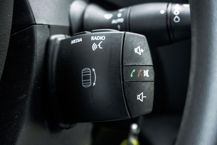 Renault Trafic 2.3dCi 145PK Bakwagen met deuren | LED | Camera | Navi | Airco