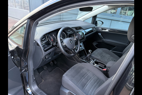 Volkswagen Touran 1.5 TSi 150pk Highline 7-persoons NAVI/CARPLAY/CLIMA/ADAPT/CRUISE/PDC
