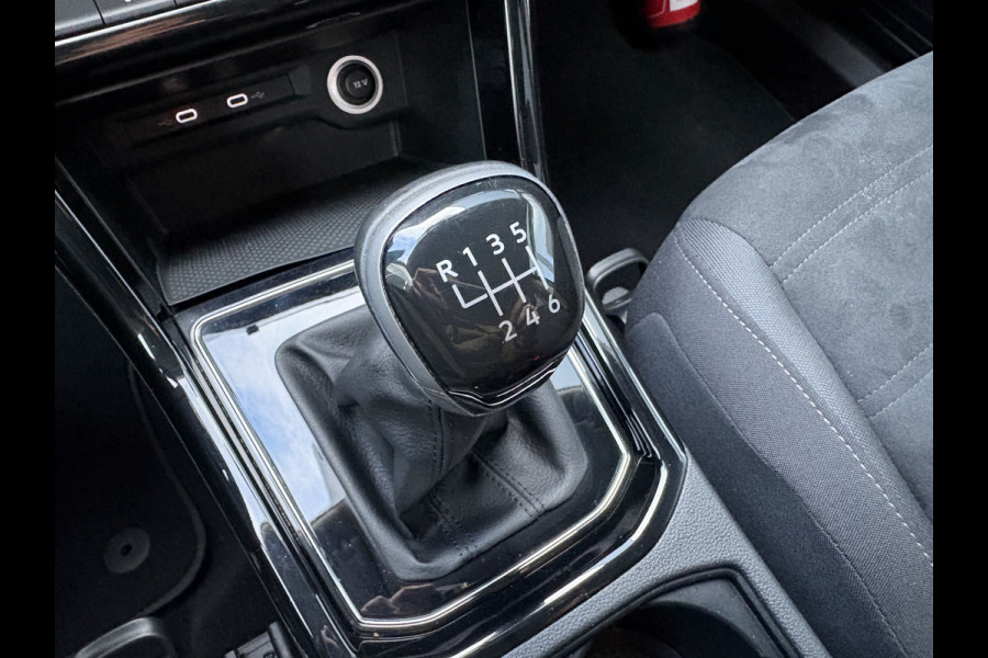 Volkswagen Touran 1.5 TSi 150pk Highline 7-persoons NAVI/CARPLAY/CLIMA/ADAPT/CRUISE/PDC