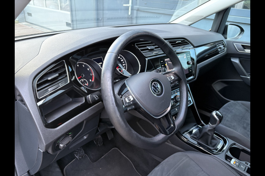 Volkswagen Touran 1.5 TSi 150pk Highline 7-persoons NAVI/CARPLAY/CLIMA/ADAPT/CRUISE/PDC
