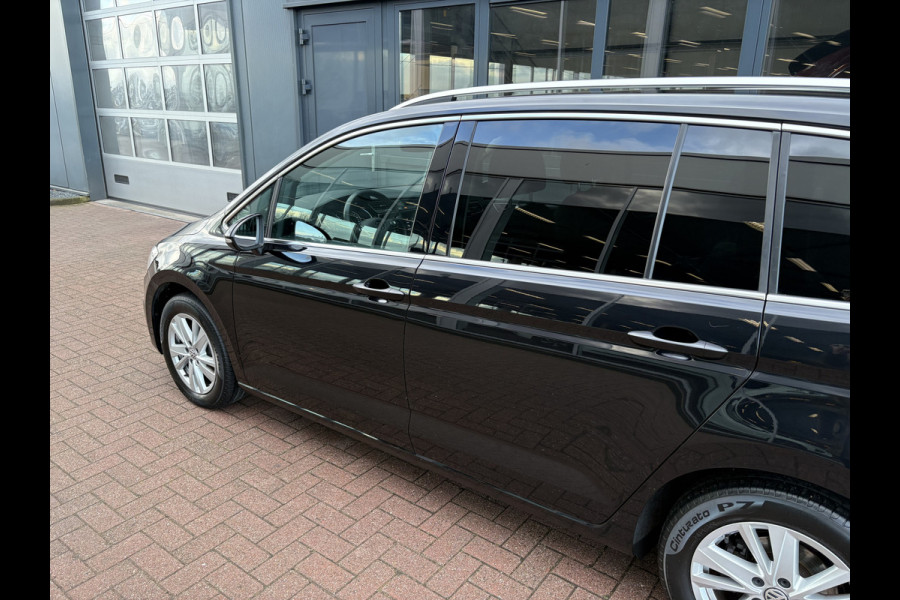 Volkswagen Touran 1.5 TSi 150pk Highline 7-persoons NAVI/CARPLAY/CLIMA/ADAPT/CRUISE/PDC