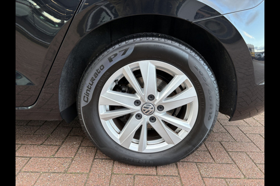 Volkswagen Touran 1.5 TSi 150pk Highline 7-persoons NAVI/CARPLAY/CLIMA/ADAPT/CRUISE/PDC