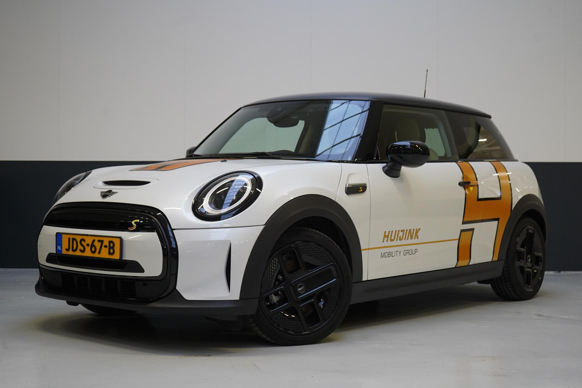 MINI Mini Electric Classic 33 kWh | Zwart optiek | Navigatie | Stoelverwarming | Privacy Glass