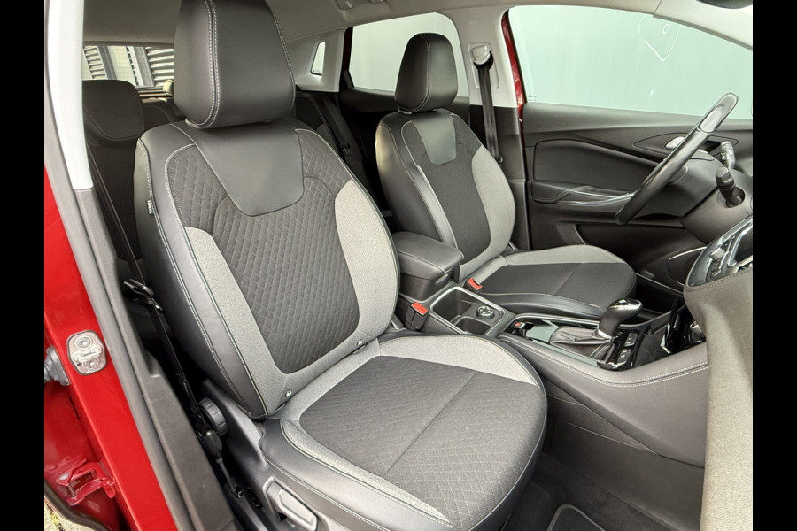 Opel Grandland X BWJ 2019 | 1.2T 131PK Bus Executive AUTOMAAT | TREKHAAK | CAMERA A | LEDER/STOF | NAVI | CLIMA | STOELVERW | CARPLAY | PRIVACY GLASS |