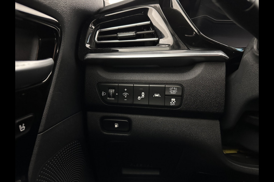 Kia Niro 1.6 GDi Hybrid ExecutiveLine (INCL-BTW) Aut. *PANO |  LEATHER | FULL-LED | NAVI-FULLMAP | DIGI-COCKPIT | HEATED-COMFORTSEATS | CAMERA | DAB+ | KEYLESS | ECC | SHIFTPADDLES | ADAPTIVE-CRUISE | LANE-ASSIST | 16"ALU*