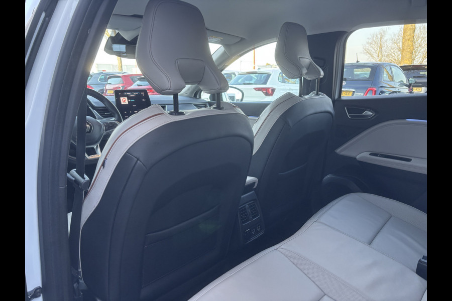 Renault Captur 1.3 TCe 130 Initiale Paris | Stuurverwarming | Leer | Adaptieve Cruise | Dodehoek Detectie