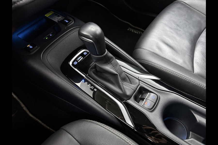 Toyota Corolla 1.8 Hybrid Executive Sedan / Leder / Navigatie / Xenon / Pdc.V+A / Airco-ecc./ Radio multimedia / Apk 03-2027