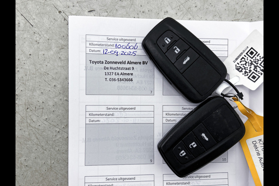 Toyota Corolla 1.8 Hybrid Executive Sedan / Leder / Navigatie / Xenon / Pdc.V+A / Airco-ecc./ Radio multimedia / Apk 03-2027