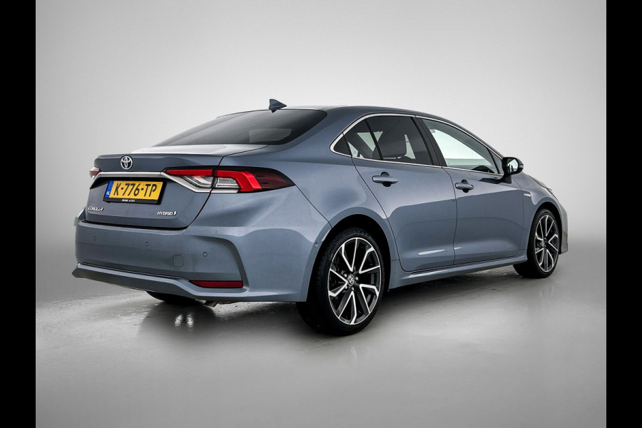 Toyota Corolla 1.8 Hybrid Executive Sedan / Leder / Navigatie / Xenon / Pdc.V+A / Airco-ecc./ Radio multimedia / Apk 03-2027