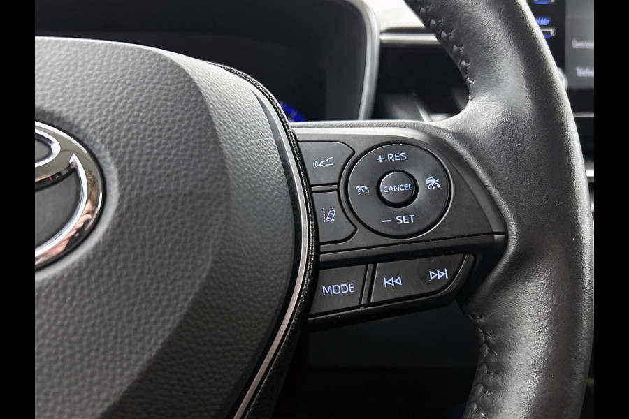 Toyota Corolla 1.8 Hybrid Executive Sedan / Leder / Navigatie / Xenon / Pdc.V+A / Airco-ecc./ Radio multimedia / Apk 03-2027