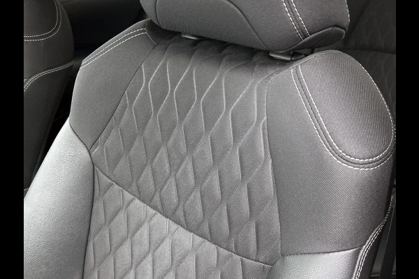 Toyota Corolla 1.8 Hybrid Executive Sedan / Leder / Navigatie / Xenon / Pdc.V+A / Airco-ecc./ Radio multimedia / Apk 03-2027