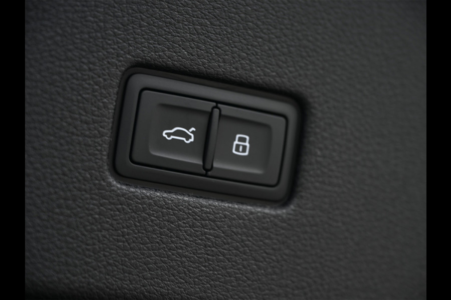 Audi Q8 60 TFSI e quattro | Audi Exclusive | B&O Advanced | S-seats met massage | Soft close | Adaptive cruise | Carbon inleg | Ambiance interieur | 360 camera | Verwarmbaar stuurwiel | Trekhaak