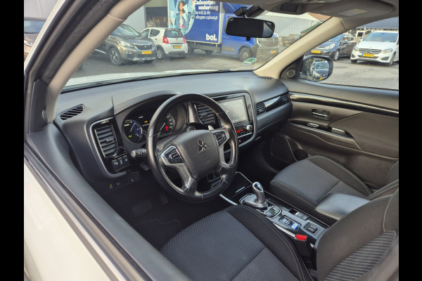 Mitsubishi Outlander 2.4 PHEV Pure Trekhaak Navi