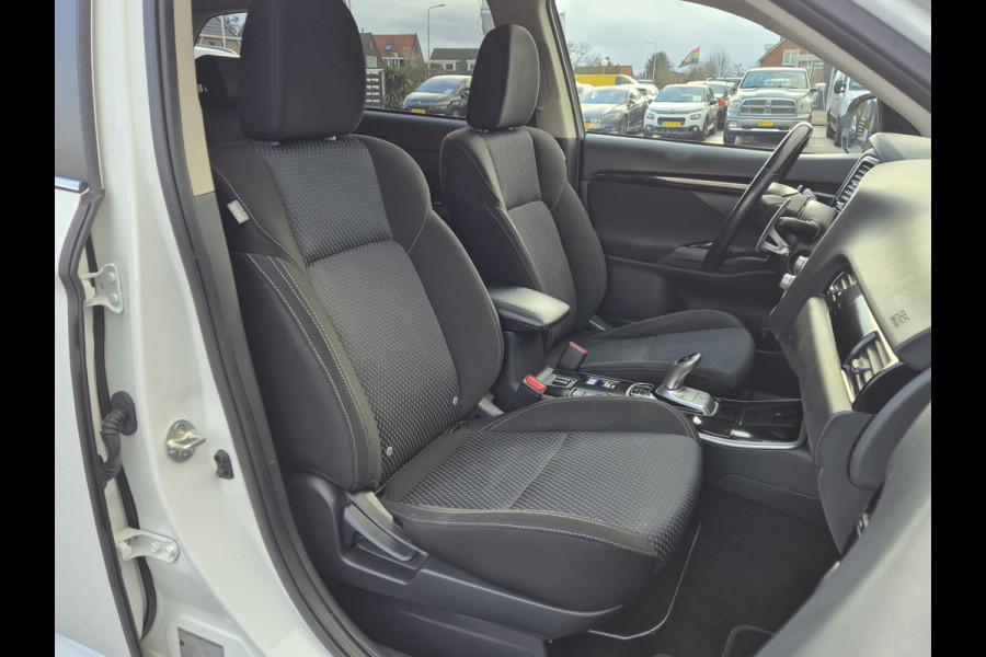 Mitsubishi Outlander 2.4 PHEV Pure Trekhaak Navi