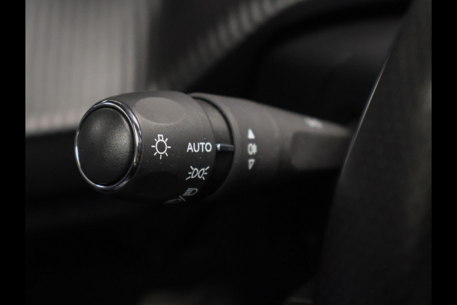 Peugeot 208 1.2 PureTech GT-line Sport (APPLE CARPLAY,NAVI,CAMERA,DIGITAL COCKPIT,CLIMATE,CRUISE,GETINT,SPORTSTOELEN,LM VELGEN)
