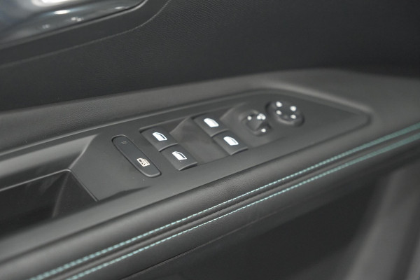 Peugeot 3008 1.6 HYbrid 225 Active Pack Business | Camera | Adaptieve Cruise Control | Dodehoekdetectie | Apple Carplay