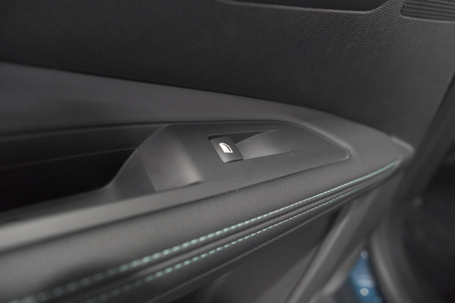 Peugeot 3008 1.6 HYbrid 225 Active Pack Business | Camera | Adaptieve Cruise Control | Dodehoekdetectie | Apple Carplay