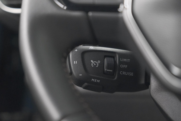 Peugeot 3008 1.6 HYbrid 225 Active Pack Business | Camera | Adaptieve Cruise Control | Dodehoekdetectie | Apple Carplay