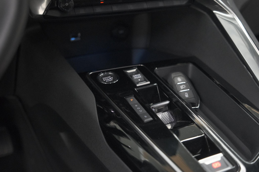 Peugeot 3008 1.6 HYbrid 225 Active Pack Business | Camera | Adaptieve Cruise Control | Dodehoekdetectie | Apple Carplay