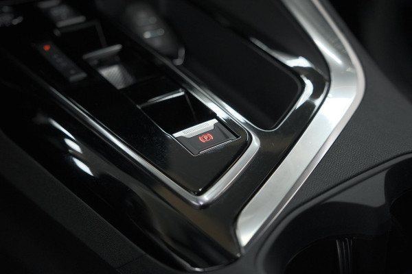 Peugeot 3008 1.6 HYbrid 225 Active Pack Business | Camera | Adaptieve Cruise Control | Dodehoekdetectie | Apple Carplay