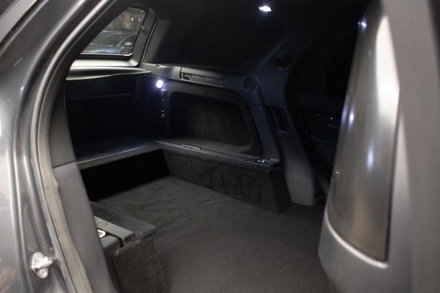 Land Rover Discovery 3.0 Sd6 HSE Luxury GRIJSKENTEKEN (CARPLAY,PANORAMADAK,MERIDIAN,LEDER,STOELVERWARMING,CAMERA,360 VIEW,PDC)