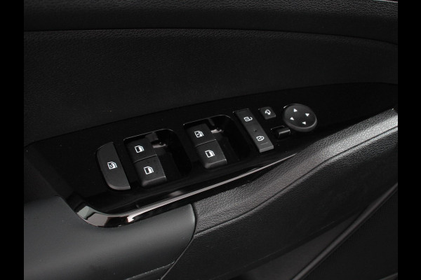 Kia Sportage 1.6 T-GDi 265pk Plug-in Hybrid AWD DynamicLine Navigatie Apple Carplay/Android Auto Climate Canotrol Camera Stoelverwarming