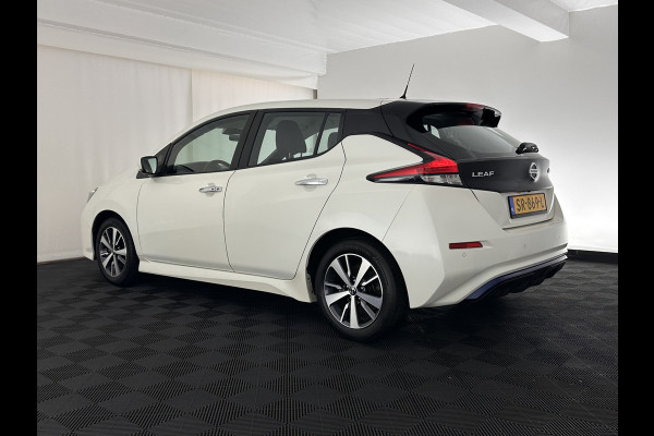 Nissan Leaf Acenta 40 kWh (INCL-BTW) Aut. *HEATPUMP | ADAPTIVE-CRUISE | KEYLESS | TOPVIEW | NAVI-FULLMAP | BLINDSPOT | DAB+ | HEATED-COMFORTSEATS | DIGI-COCKPIT | PRIVACYGLASS | 16"ALU*