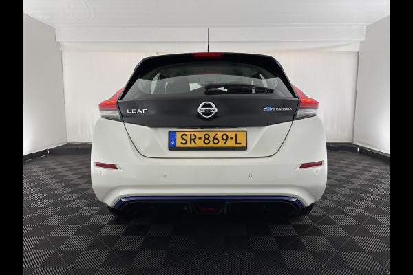 Nissan Leaf Acenta 40 kWh (INCL-BTW) Aut. *HEATPUMP | ADAPTIVE-CRUISE | KEYLESS | TOPVIEW | NAVI-FULLMAP | BLINDSPOT | DAB+ | HEATED-COMFORTSEATS | DIGI-COCKPIT | PRIVACYGLASS | 16"ALU*