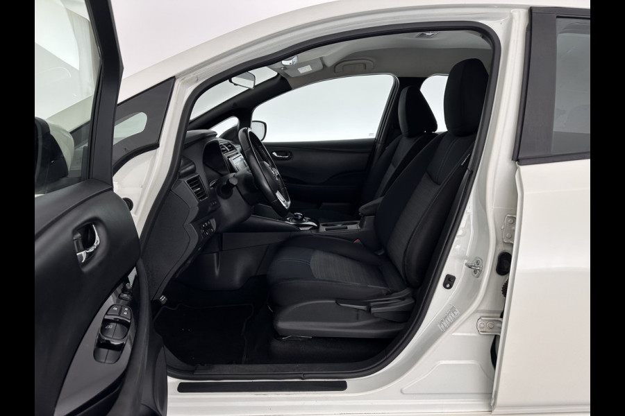 Nissan Leaf Acenta 40 kWh (INCL-BTW) Aut. *HEATPUMP | ADAPTIVE-CRUISE | KEYLESS | TOPVIEW | NAVI-FULLMAP | BLINDSPOT | DAB+ | HEATED-COMFORTSEATS | DIGI-COCKPIT | PRIVACYGLASS | 16"ALU*