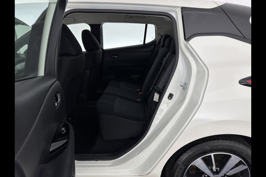 Nissan Leaf Acenta 40 kWh (INCL-BTW) Aut. *HEATPUMP | ADAPTIVE-CRUISE | KEYLESS | TOPVIEW | NAVI-FULLMAP | BLINDSPOT | DAB+ | HEATED-COMFORTSEATS | DIGI-COCKPIT | PRIVACYGLASS | 16"ALU*