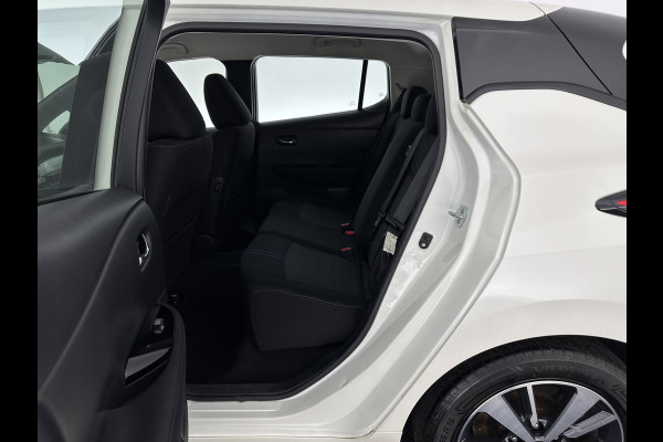 Nissan Leaf Acenta 40 kWh (INCL-BTW) Aut. *HEATPUMP | ADAPTIVE-CRUISE | KEYLESS | TOPVIEW | NAVI-FULLMAP | BLINDSPOT | DAB+ | HEATED-COMFORTSEATS | DIGI-COCKPIT | PRIVACYGLASS | 16"ALU*