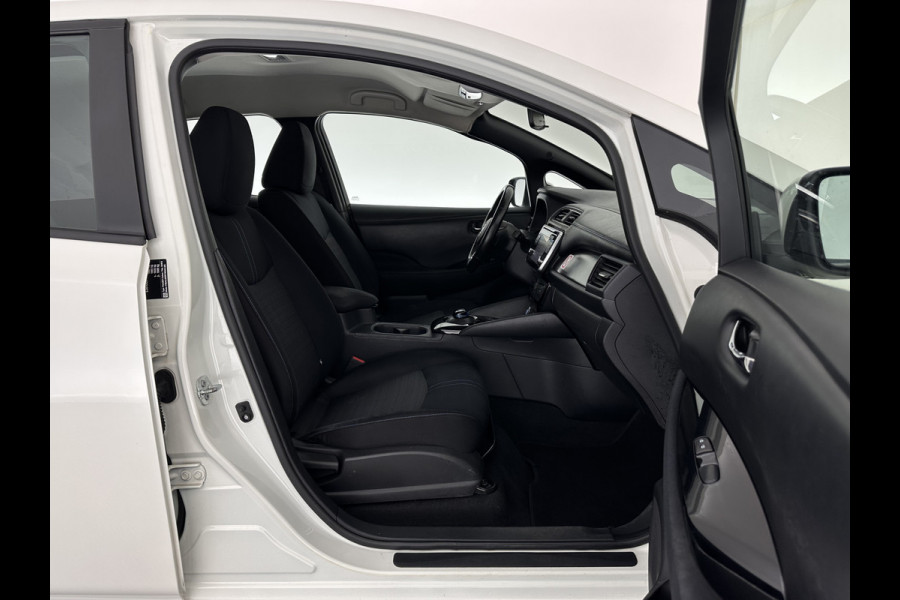 Nissan Leaf Acenta 40 kWh (INCL-BTW) Aut. *HEATPUMP | ADAPTIVE-CRUISE | KEYLESS | TOPVIEW | NAVI-FULLMAP | BLINDSPOT | DAB+ | HEATED-COMFORTSEATS | DIGI-COCKPIT | PRIVACYGLASS | 16"ALU*