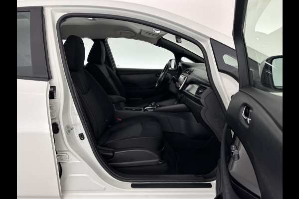 Nissan Leaf Acenta 40 kWh (INCL-BTW) Aut. *HEATPUMP | ADAPTIVE-CRUISE | KEYLESS | TOPVIEW | NAVI-FULLMAP | BLINDSPOT | DAB+ | HEATED-COMFORTSEATS | DIGI-COCKPIT | PRIVACYGLASS | 16"ALU*