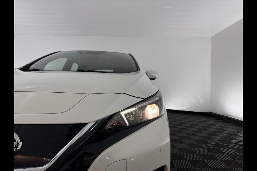 Nissan Leaf Acenta 40 kWh (INCL-BTW) Aut. *HEATPUMP | ADAPTIVE-CRUISE | KEYLESS | TOPVIEW | NAVI-FULLMAP | BLINDSPOT | DAB+ | HEATED-COMFORTSEATS | DIGI-COCKPIT | PRIVACYGLASS | 16"ALU*