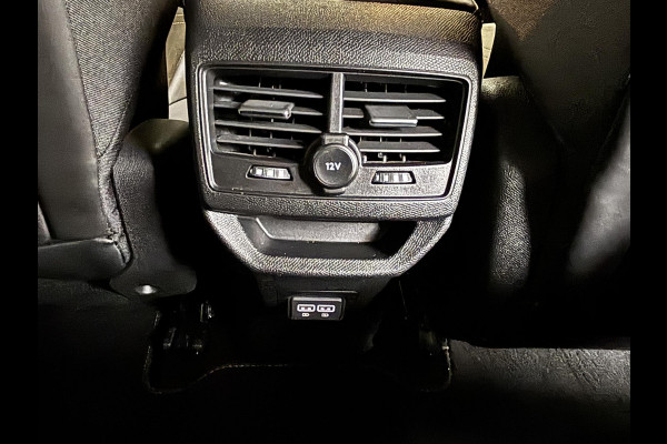 Peugeot 3008 1.2 PureTech GT Alcantara | Stoelverwarming | Navigatie | Elektrische achterklep | Dodehoekdetectie | Achteruitrijcamera
