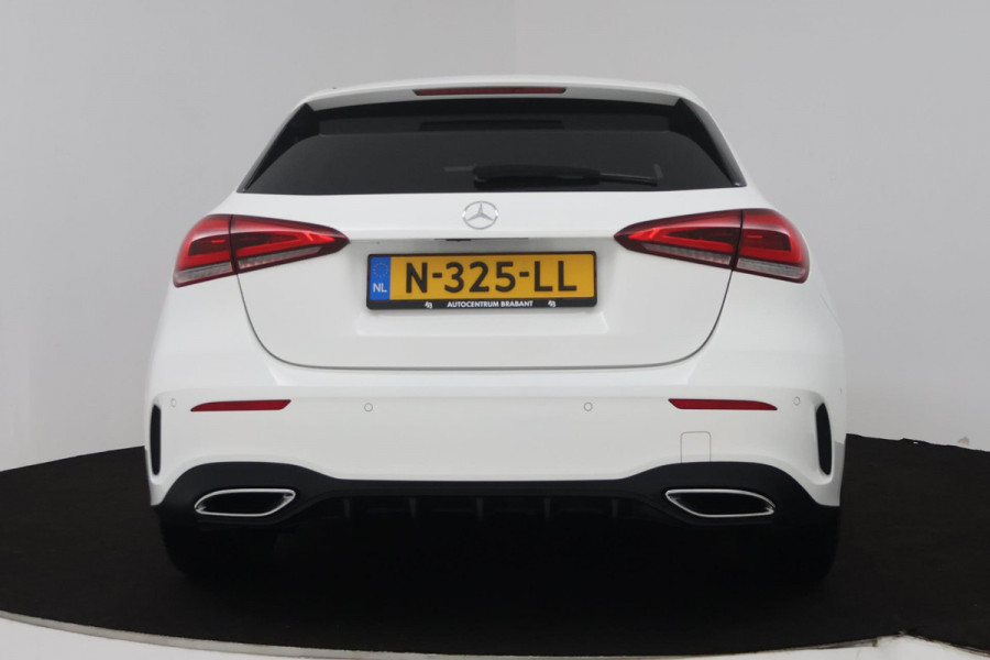 Mercedes-Benz A-Klasse 180 Business Solution AMG (SFEERVERLICHTING, ACHTERUITRIJCAMERA, STOELVERWARMING, NAVIGATIE, SENSOREN)