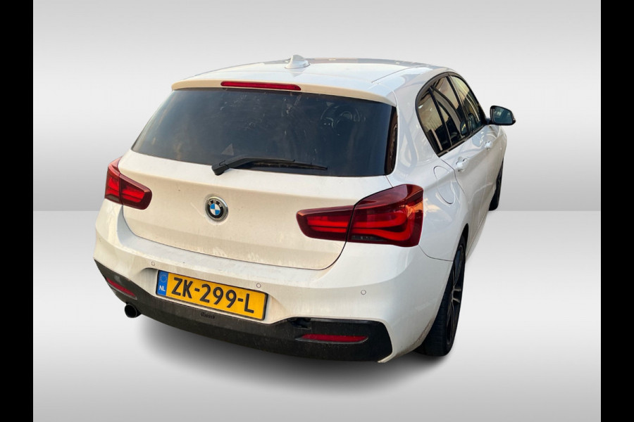 BMW 1-serie 118i Edition M Sport Shadow High Exe. / Leder / Navigatie / Parkeerhulp achter / Keyless / 18'' / Getint glas / Stoelverwarming / Cruise Control