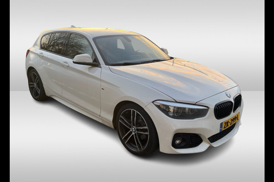 BMW 1-serie 118i Edition M Sport Shadow High Exe. / Leder / Navigatie / Parkeerhulp achter / Keyless / 18'' / Getint glas / Stoelverwarming / Cruise Control