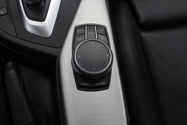 BMW 1-serie 118i Edition M Sport Shadow High Exe. / Leder / Navigatie / Parkeerhulp achter / Keyless / 18'' / Getint glas / Stoelverwarming / Cruise Control